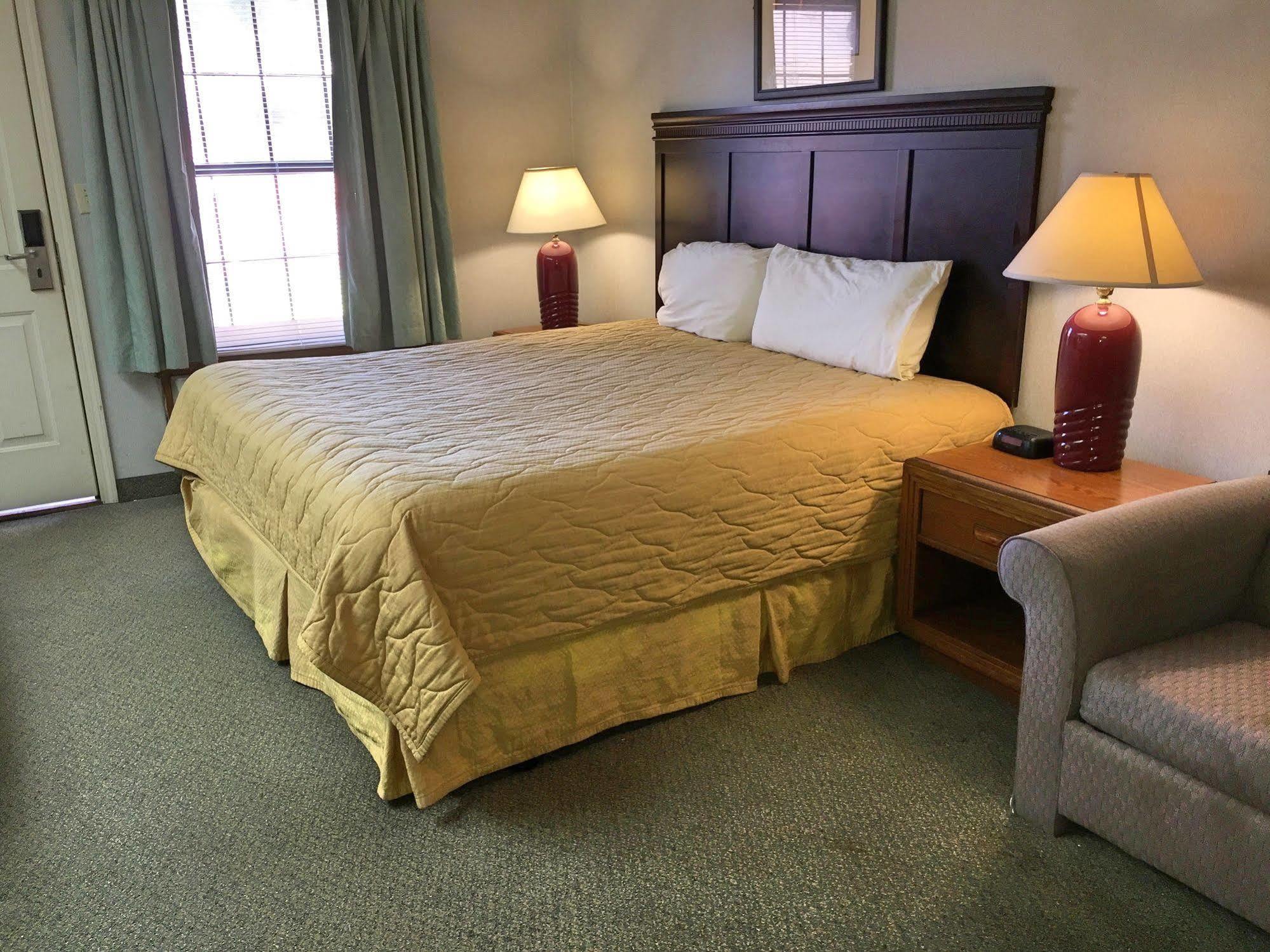 Hotel Del Sol - Pensacola Ferry Pass Экстерьер фото