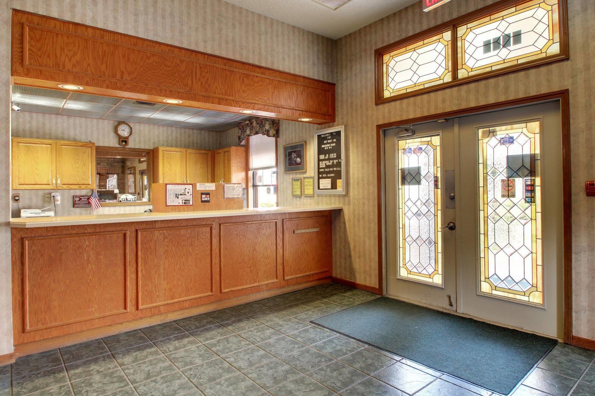 Hotel Del Sol - Pensacola Ferry Pass Экстерьер фото
