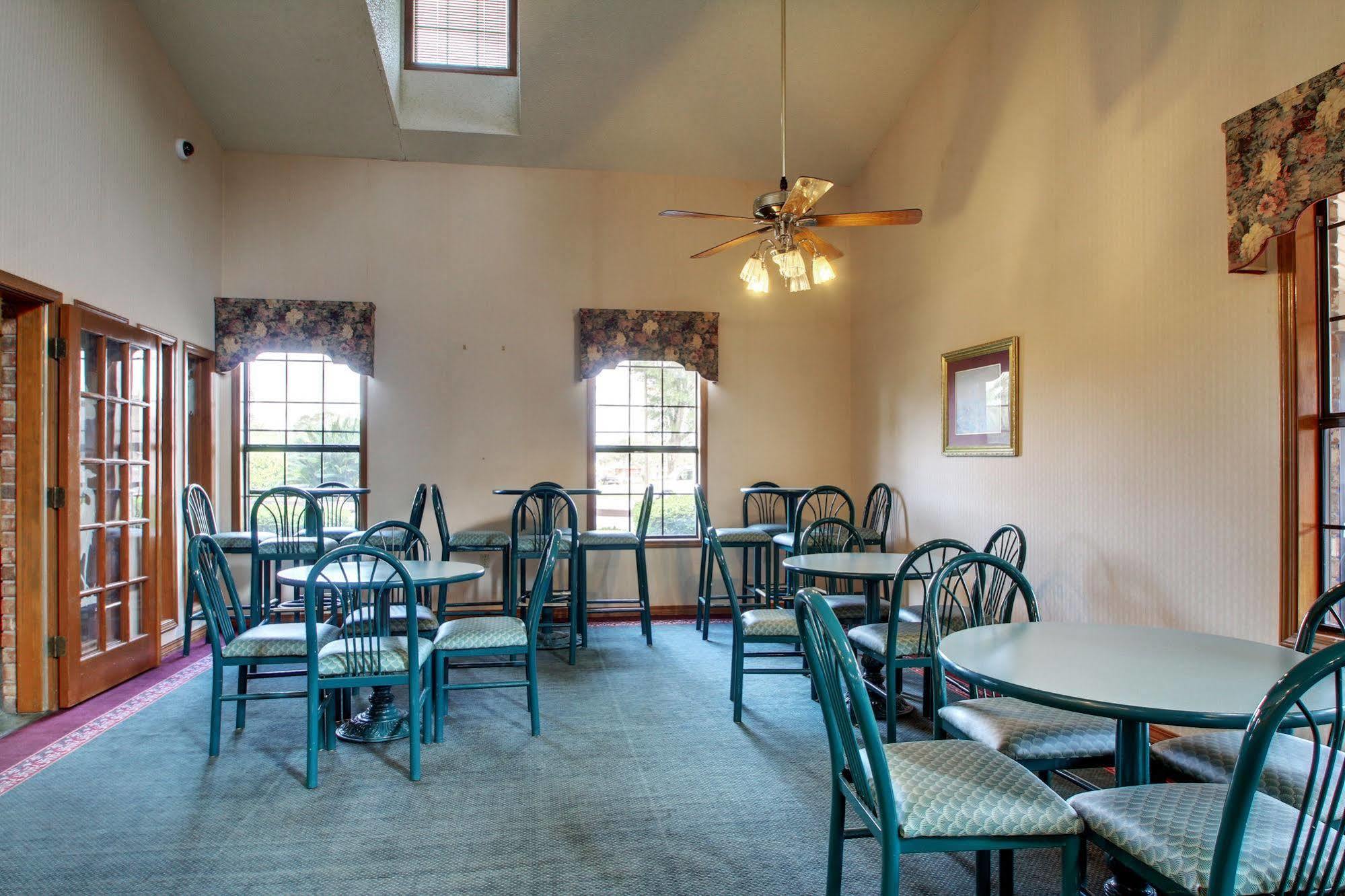 Hotel Del Sol - Pensacola Ferry Pass Экстерьер фото